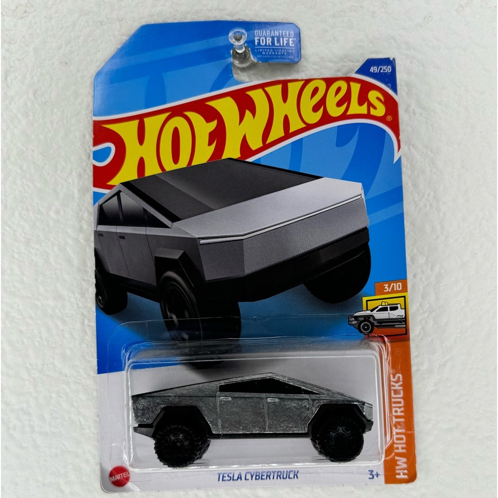 New Hot Wheels CYBER TRUCK 
Packaging is in good condition